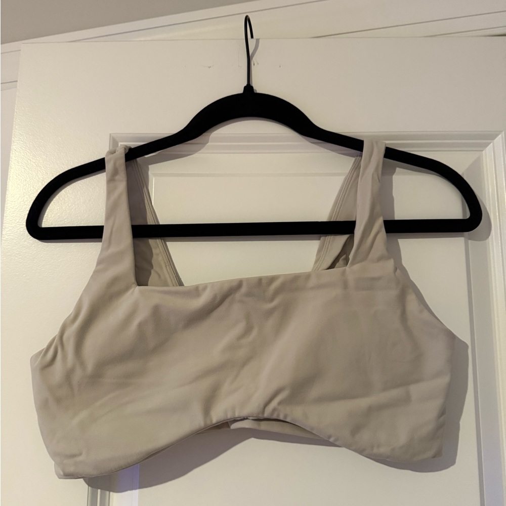 Pavoi Scalloped Sports Bra